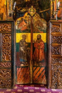 Carvings and paintings on the iconostasis