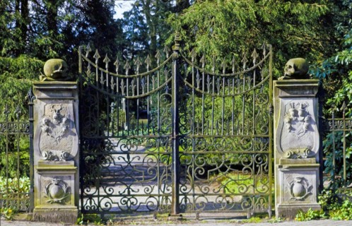 Entrance gate