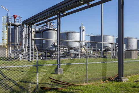 Brunsbuettel tank farm of the Heide refinery