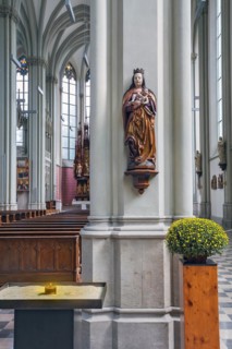 Figure of the Virgin Mary with Child Jesus