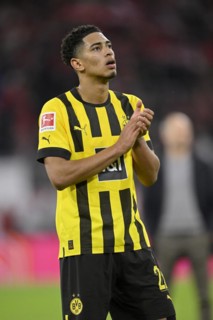Players thank the fans Gesture Jude Bellingham Borussia Dortmund BVB
