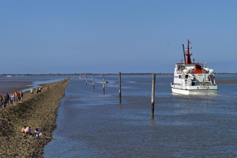 A ferry sails from Neuharlingersiel to the island of Spiekeroog