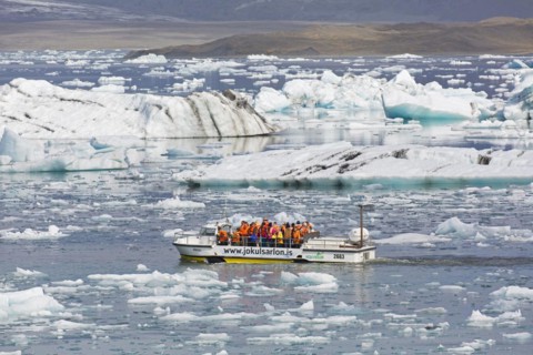 Tourists on amphibian boat tour at Joekulsarlon