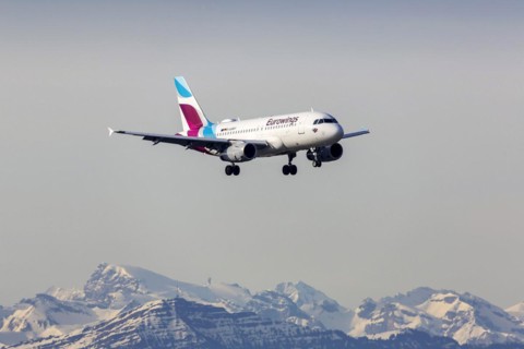 Aircraft approaching ZRH airport