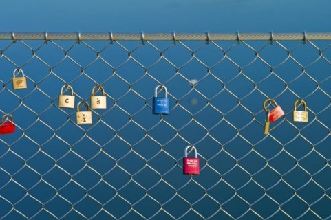 Padlocks as a symbol for bonding