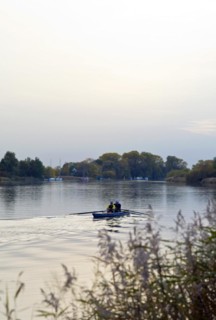 Rowers on the Lesum in the evening light