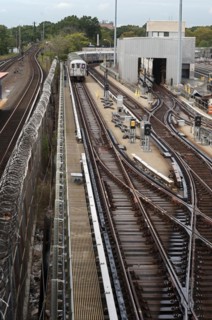Alte Gleise und Waggons der U-Bahn