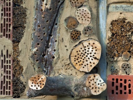 Nesting aid for insects