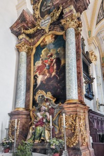 Side altar