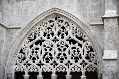 Manueline tracery in the cloister