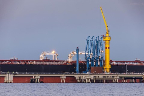 Crude oil tanker Landbridge Prosperity at the discharge bridge of the NWO in the Jade Bay