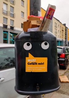 Talking rubbish bin Rubbish? I like it!