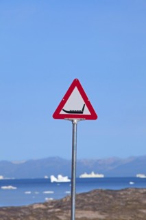 Warning sign for sledge dogs