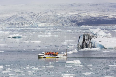 Tourists on amphibian boat tour at Joekulsarlon