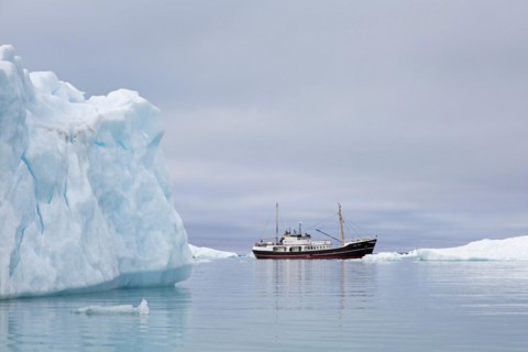 Arctic expedition ship MS Cape Race visiting Monacobreen