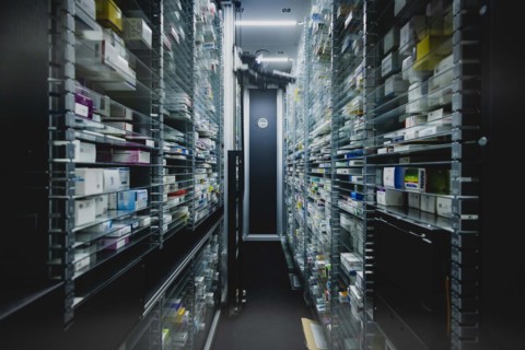 Picking machine with medicines