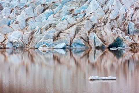 Erikbreen glacier debouches in Liefdefjorden