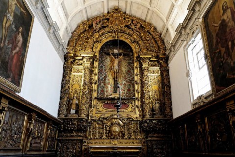 Side altar