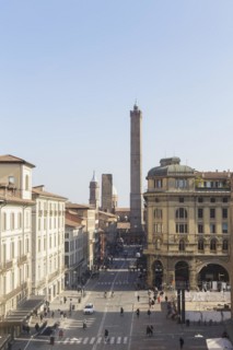Via Rizzoli and the two towers