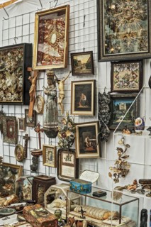 Pictures and devotional objects