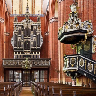 Nave of the Nikolai Church with pulpit and organ