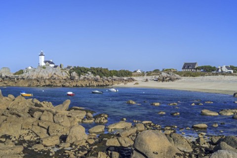 Beach and phare de Pontusval lighthouse at the Pointe de Beg-Pol