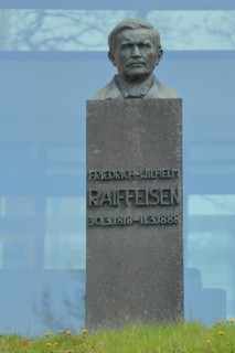 Raiffeisen monument