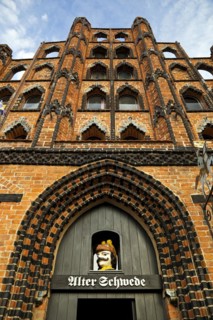 Swede's head in the portal of the Gothic town house Alter Schwede