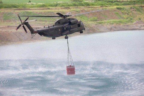 Bundeswehr helicopter with fire extinguishing tank 5000 litres