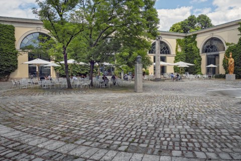 Restaurant and cafe in the courtyard of the Glyptothek