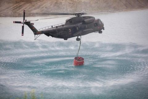Bundeswehr helicopter with fire extinguishing tank 5000 litres