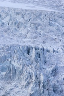 Fracture zone showing crevasses