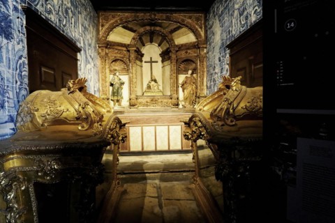 Side altar