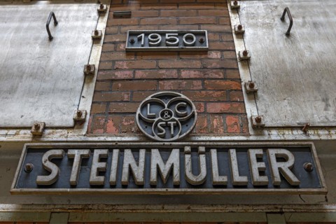 Name of the Steinmueller boiler and machine factory on an industrial boiler of a paper factory
