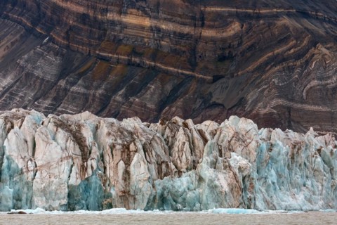 Kongsbreen glacier in autumn