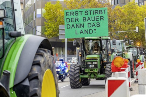 Farmers demonstrate against the agricultural policy of the federal government and the EU as well as against bad prices