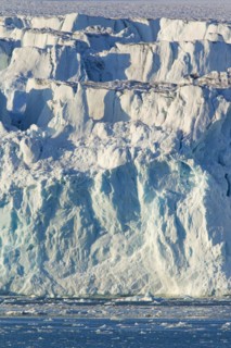 Lilliehoeoekbreen glacier calving into Lilliehoeoekfjorden