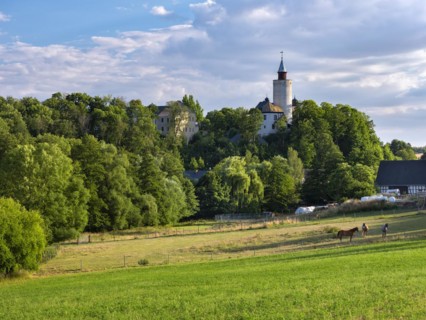View of Posterstein Castle in the evening light