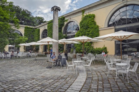 Restaurant and cafe in the courtyard of the Glyptothek