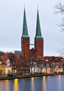 The cathedral with the Obertrave in the evening