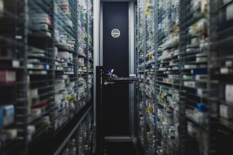 Picking machine with medicines