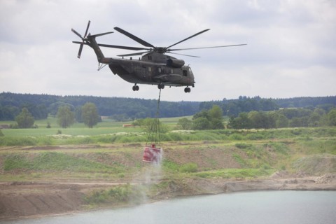 Bundeswehr helicopter with fire extinguishing tank 5000 litres