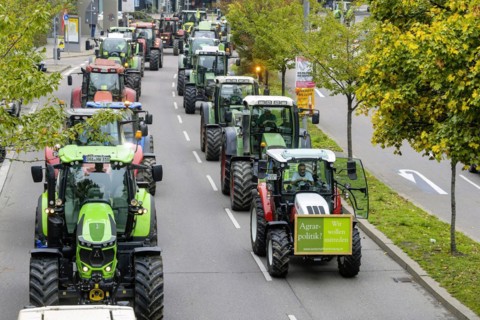 Farmers demonstrate against the agricultural policy of the federal government and the EU as well as against bad prices