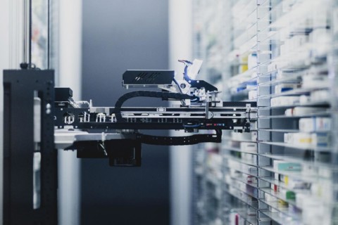 Picking machine with medicines