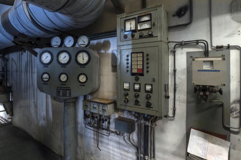 Measuring devices for pump pressure in a former paper factory