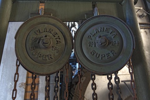 Circulation rollers for chains in a former paper factory