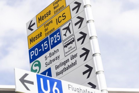 Signage at the trade fair centre for orientation between airport and public transport