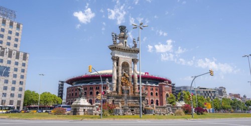Fountain and shopping centre Arenas de Barcelona