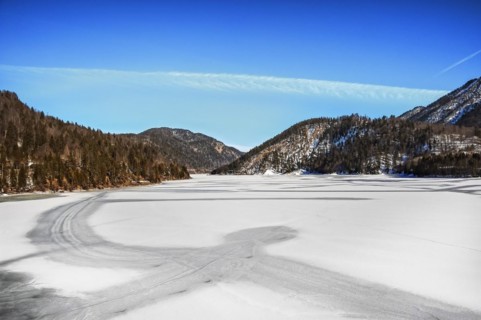 Ice surface with water channels