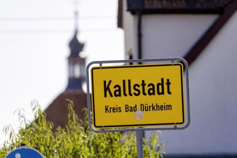 Place-name sign of Kallstadt in the district of Bad Duerkheim